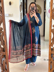 Women,s Silk Blend Embroidered Straight Kurta Set