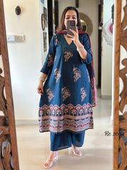 Women,s Silk Blend Embroidered Straight Kurta Set