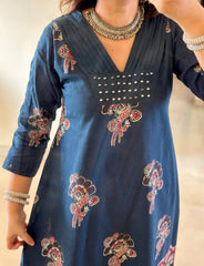 Women,s Silk Blend Embroidered Straight Kurta Set