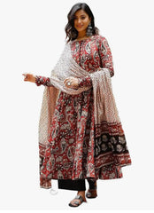 Elegant Flair Maroon Kalamkari Print Suit Set