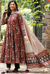 Elegant Flair Maroon Kalamkari Print Suit Set