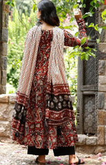 Elegant Flair Maroon Kalamkari Print Suit Set