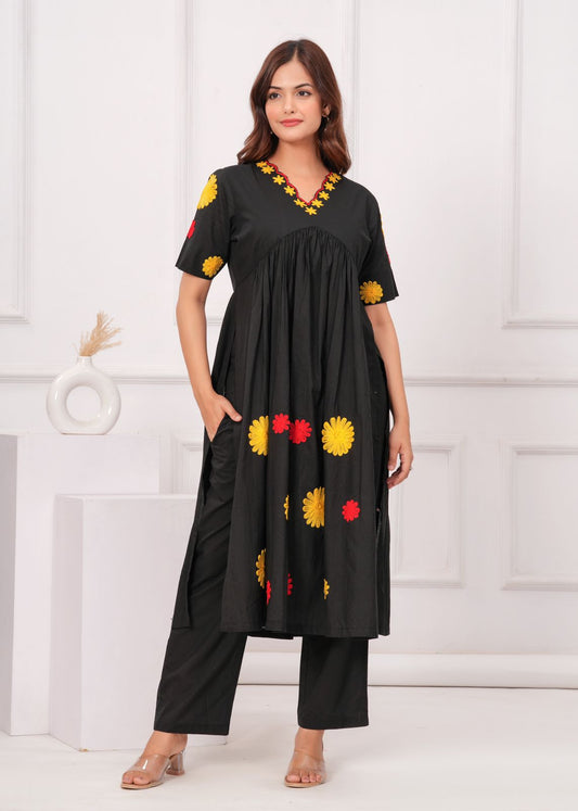Women's Black   Kurta with Palazzo Floral Embroidered. V-Neck Set