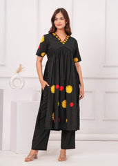 Women's Black   Kurta with Palazzo Floral Embroidered. V-Neck Set