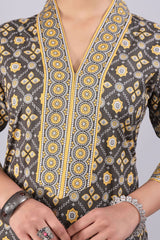 Women Grey and Yellow Cotton Straight Kurta