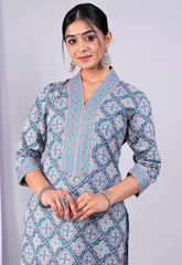 Women Blue and Pink Cotton Straight Kurta