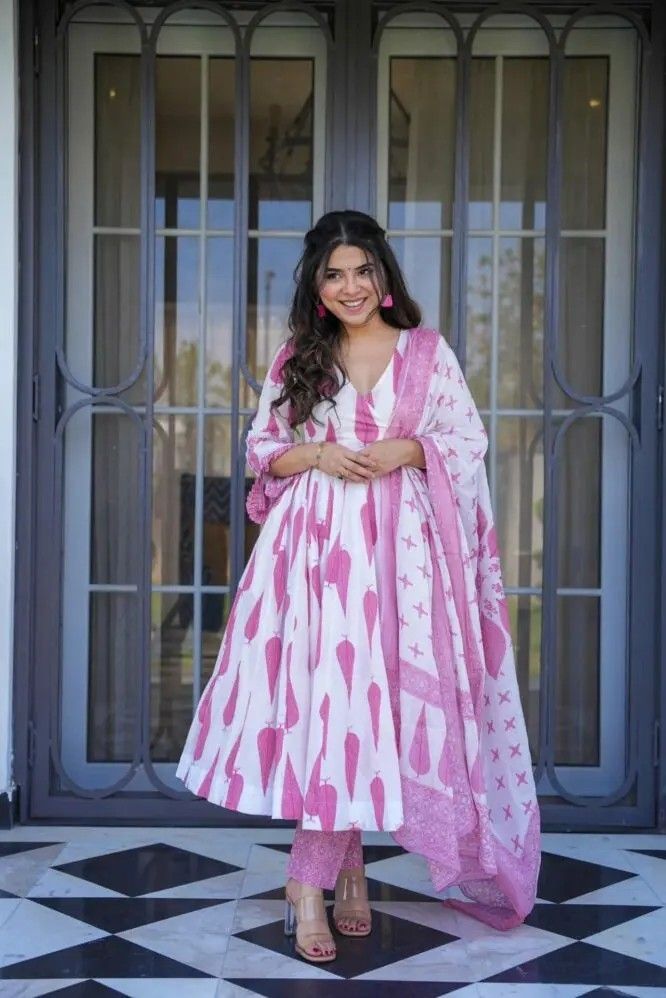 Printed Pure Cotton White And Pink Dupatta Set